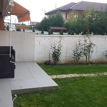 Garden Apartment *