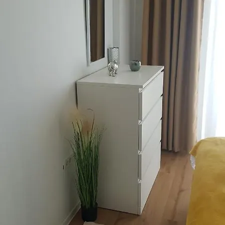 Garden Apartment *
