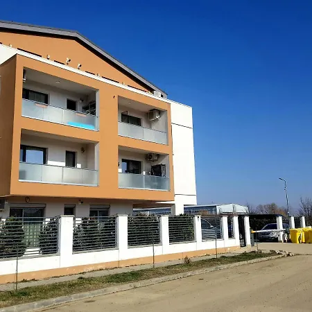 Garden Apartment *