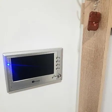 Garden Apartment *